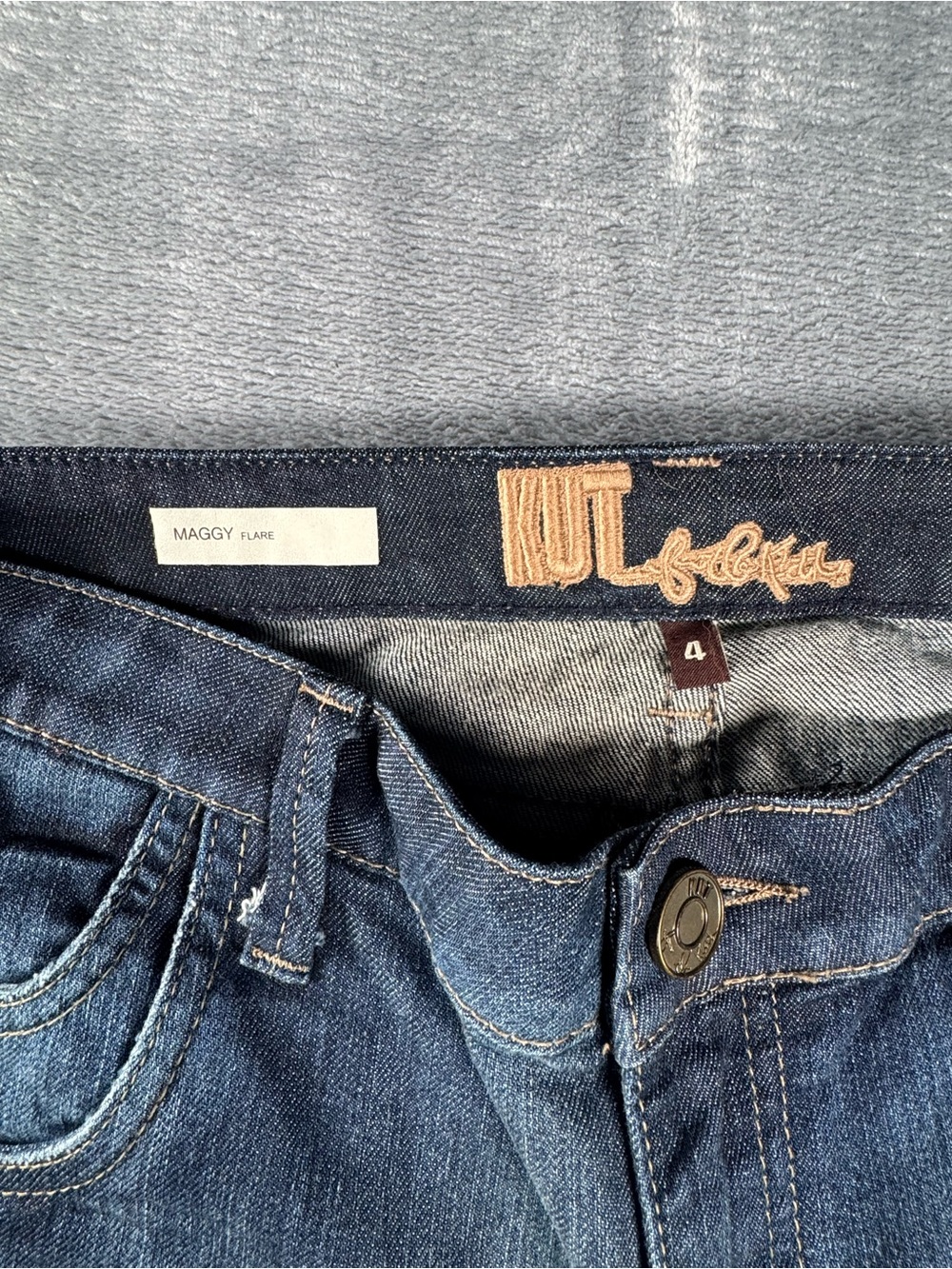 Kut From The Kloth Maggie Flare Jeans Size 4 Dark Wash Denim - Picture 4 of 6